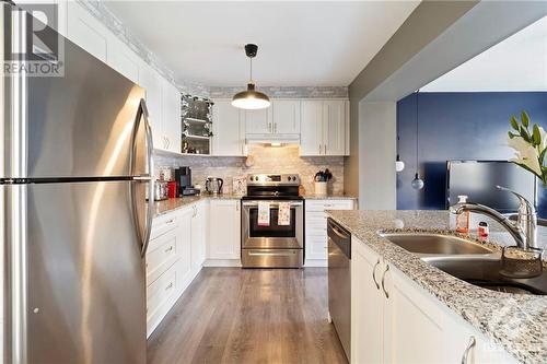 123 Gelderland Private, Ottawa, ON - Indoor Photo Showing Kitchen With Stainless Steel Kitchen With Double Sink With Upgraded Kitchen