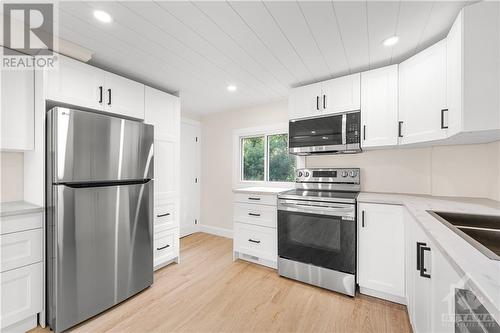 Kitchen with all Brand New Appliances - 2713 Donnelly Drive, Ottawa, ON - Indoor Photo Showing Kitchen