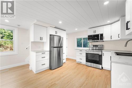 Kitchen with all Brand New Appliances - 2713 Donnelly Drive, Ottawa, ON - Indoor Photo Showing Kitchen