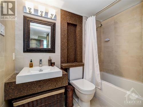 445 Laurier Avenue W Unit#705, Ottawa, ON - Indoor Photo Showing Bathroom