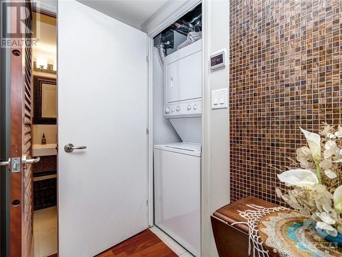 445 Laurier Avenue W Unit#705, Ottawa, ON - Indoor Photo Showing Laundry Room