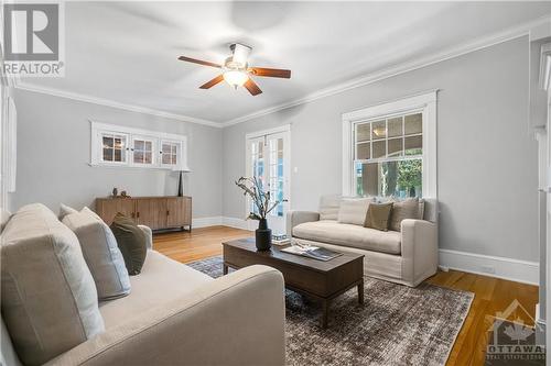 100 Fentiman Avenue, Ottawa, ON - Indoor Photo Showing Living Room