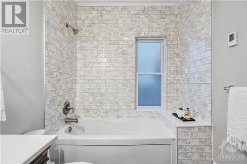 100 Fentiman Avenue, Ottawa, ON - Indoor Photo Showing Bathroom