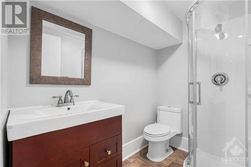 100 Fentiman Avenue, Ottawa, ON - Indoor Photo Showing Bathroom