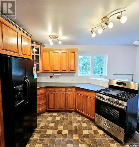 33 Railway Avenue, Yarbo, SK - Indoor Photo Showing Kitchen