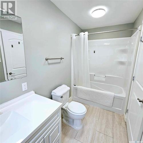 33 Railway Avenue, Yarbo, SK - Indoor Photo Showing Bathroom