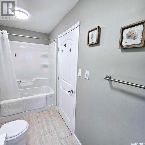 33 Railway Avenue, Yarbo, SK - Indoor Photo Showing Bathroom