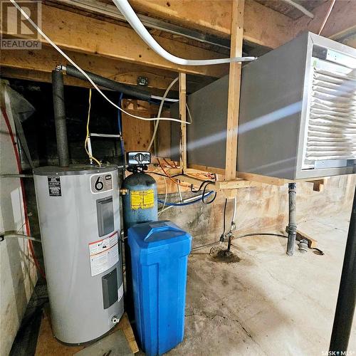 33 Railway Avenue, Yarbo, SK - Indoor Photo Showing Basement