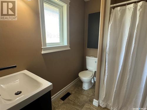 280 Dehavilland Avenue, Air Ronge, SK - Indoor Photo Showing Bathroom