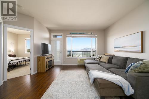 410-1200 Harrison Place, Kamloops, BC - Indoor Photo Showing Living Room