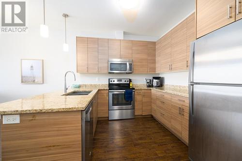 410-1200 Harrison Place, Kamloops, BC - Indoor Photo Showing Kitchen With Stainless Steel Kitchen With Upgraded Kitchen