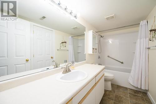 403-1185 Hugh Allan Drive, Kamloops, BC - Indoor Photo Showing Bathroom