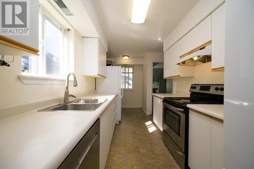 403-1185 Hugh Allan Drive, Kamloops, BC - Indoor Photo Showing Kitchen With Double Sink