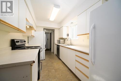 403-1185 Hugh Allan Drive, Kamloops, BC - Indoor Photo Showing Kitchen With Double Sink