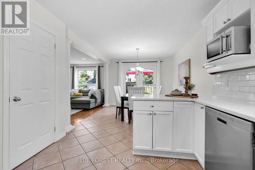 6628 Beattie Street, London, ON - Indoor Photo Showing Kitchen