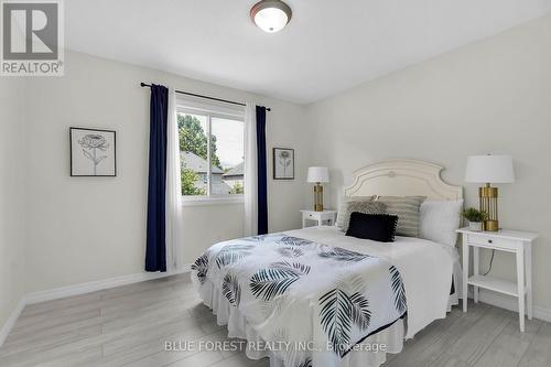 6628 Beattie Street, London, ON - Indoor Photo Showing Bedroom