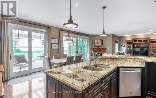 215 Southcrest Drive, Kawartha Lakes, ON - Indoor Photo Showing Kitchen With Double Sink With Upgraded Kitchen