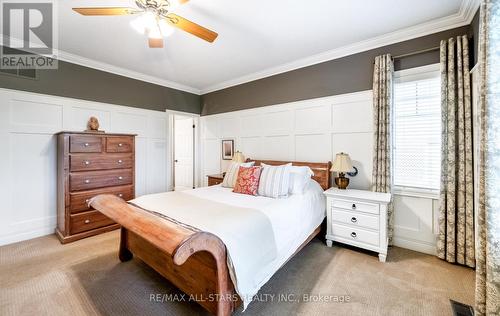 215 Southcrest Drive, Kawartha Lakes, ON - Indoor Photo Showing Bedroom