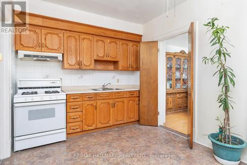 218 Montrose Avenue, Toronto (Palmerston-Little Italy), ON - Indoor Photo Showing Kitchen With Double Sink