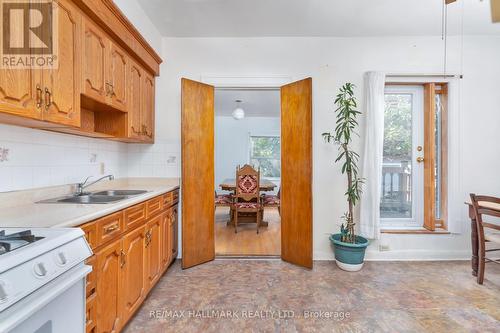 218 Montrose Avenue, Toronto (Palmerston-Little Italy), ON - Indoor Photo Showing Kitchen With Double Sink