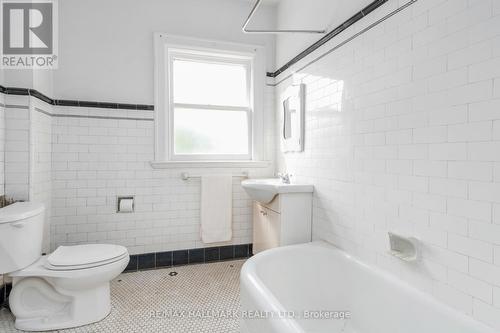 218 Montrose Avenue, Toronto (Palmerston-Little Italy), ON - Indoor Photo Showing Bathroom