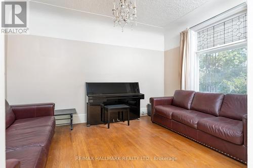 218 Montrose Avenue, Toronto (Palmerston-Little Italy), ON - Indoor Photo Showing Living Room