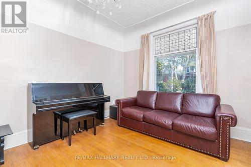 218 Montrose Avenue, Toronto (Palmerston-Little Italy), ON - Indoor Photo Showing Living Room