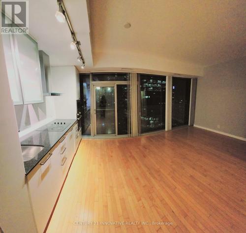 3311 - 12 York Street, Toronto, ON - Indoor Photo Showing Kitchen