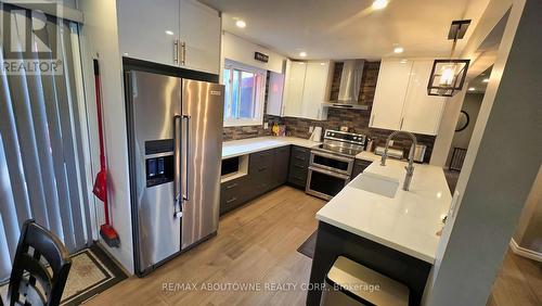 2386 4Th Line, Innisfil (Churchill), ON - Indoor Photo Showing Kitchen With Stainless Steel Kitchen With Upgraded Kitchen