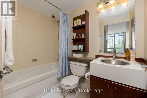 305 - 5 Mariner Terrace, Toronto, ON - Indoor Photo Showing Bathroom