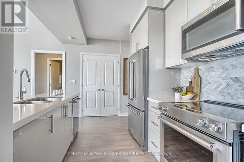 2401 - 5025 Four Springs Avenue S, Mississauga (Hurontario), ON - Indoor Photo Showing Kitchen With Stainless Steel Kitchen With Double Sink With Upgraded Kitchen