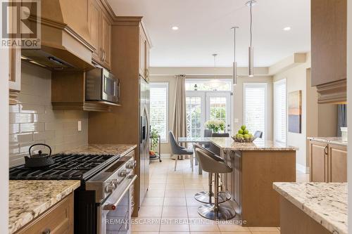 3301 Springflower Way, Oakville, ON - Indoor Photo Showing Kitchen With Upgraded Kitchen