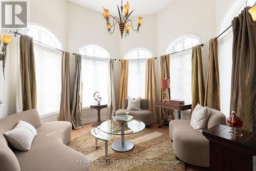 3301 Springflower Way, Oakville, ON - Indoor Photo Showing Living Room