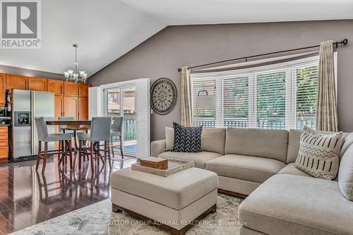 3335 Laburnum Crescent, Mississauga, ON - Indoor Photo Showing Living Room