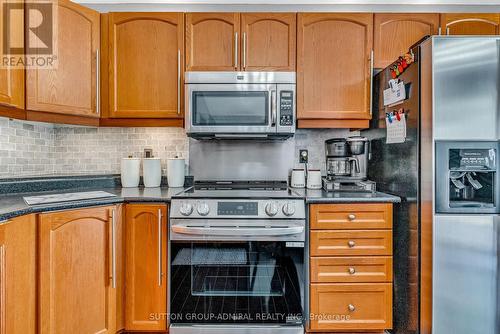 3335 Laburnum Crescent, Mississauga, ON - Indoor Photo Showing Kitchen