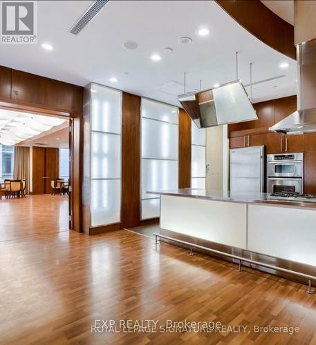 121 - 3888 Duke Of York Boulevard, Mississauga (City Centre), ON - Indoor Photo Showing Kitchen