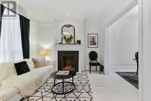 568 Gladstone Avenue, Toronto (Dovercourt-Wallace Emerson-Junction), ON - Indoor With Fireplace