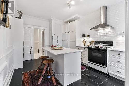 568 Gladstone Avenue, Toronto (Dovercourt-Wallace Emerson-Junction), ON - Indoor Photo Showing Kitchen With Upgraded Kitchen