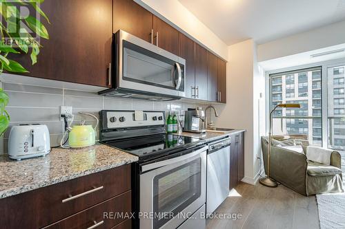 716 - 1420 Dupont Road, Toronto (Dovercourt-Wallace Emerson-Junction), ON - Indoor Photo Showing Kitchen With Upgraded Kitchen