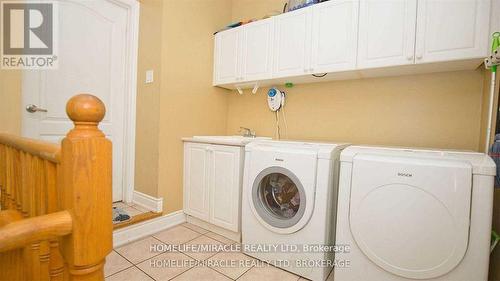 38 Eiffel Boulevard, Brampton, ON - Indoor Photo Showing Laundry Room