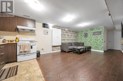 38 Eiffel Boulevard, Brampton, ON - Indoor Photo Showing Kitchen