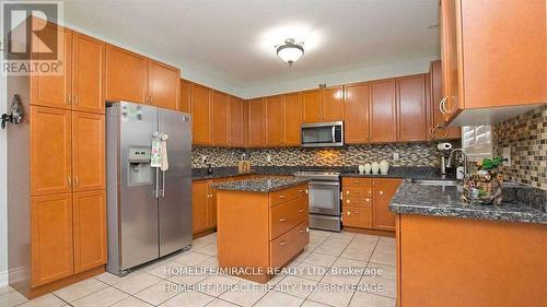 38 Eiffel Boulevard, Brampton (Vales Of Castlemore), ON - Indoor Photo Showing Kitchen