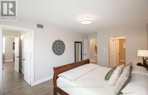 101 - 1270 Maple Crossing Boulevard, Burlington, ON - Indoor Photo Showing Bedroom