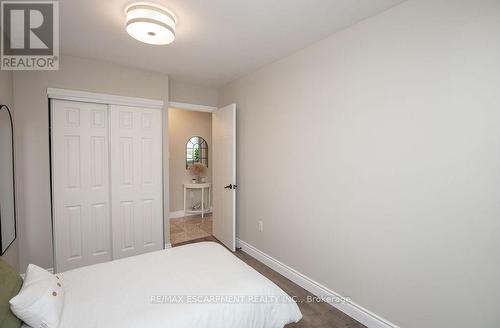 101 - 1270 Maple Crossing Boulevard, Burlington, ON - Indoor Photo Showing Bedroom