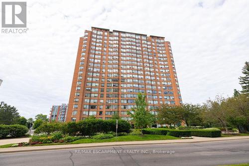 101 - 1270 Maple Crossing Boulevard, Burlington, ON - Outdoor With Facade