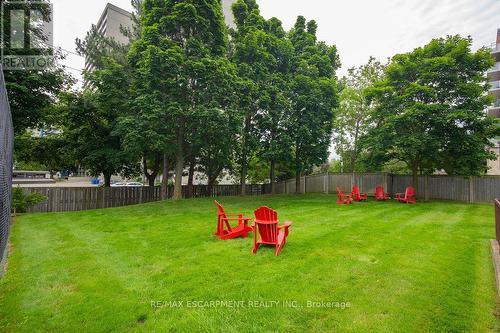 101 - 1270 Maple Crossing Boulevard, Burlington, ON - Outdoor With Backyard