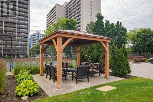 101 - 1270 Maple Crossing Boulevard, Burlington, ON - Outdoor With Backyard