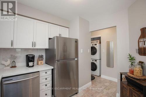 101 - 1270 Maple Crossing Boulevard, Burlington (Brant), ON - Indoor Photo Showing Kitchen