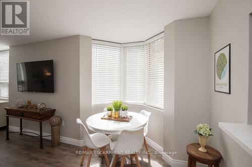 101 - 1270 Maple Crossing Boulevard, Burlington (Brant), ON - Indoor Photo Showing Dining Room