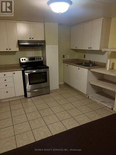 80 Northampton Street, Brampton, ON - Indoor Photo Showing Kitchen With Double Sink